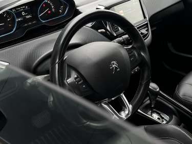 PEUGEOT 2008 1.2 PureTech 110 EAT6 Allure